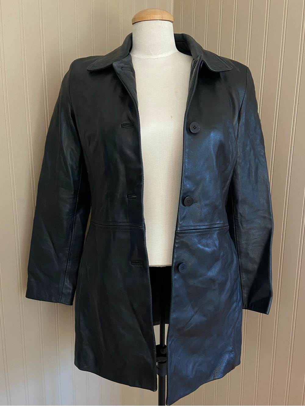 Danier Classic Black Leather Jacket Women’s Size 4-6